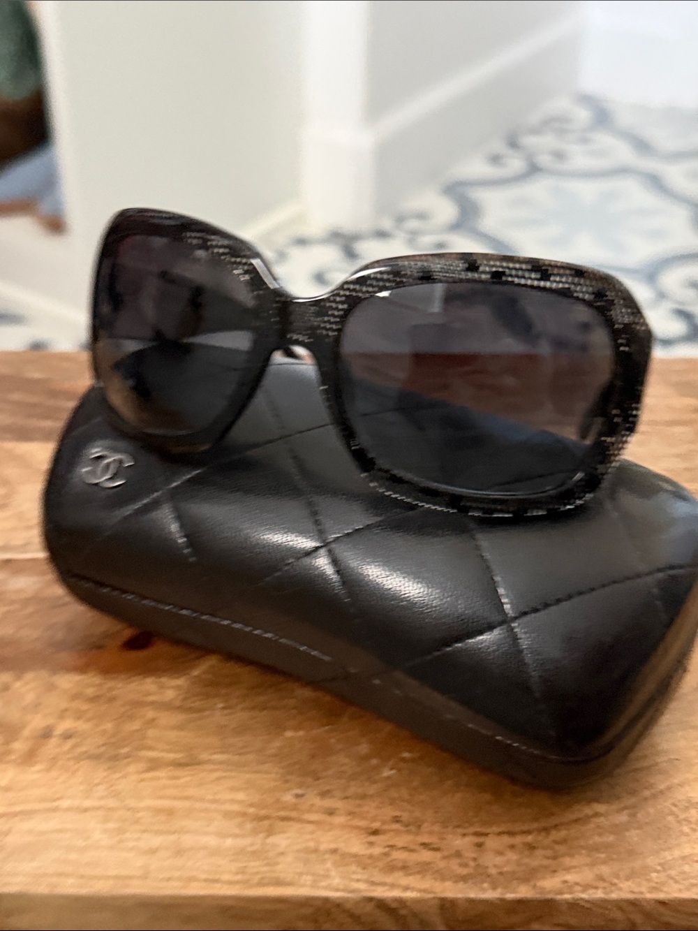 CHANEL 5146 Black Quilted Oversized Sunglasses with Logo Arm - Picture 6 of 6